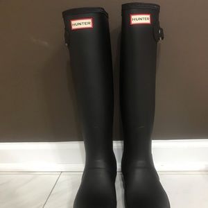 BRAND NEW Matte black Hunter rain boots